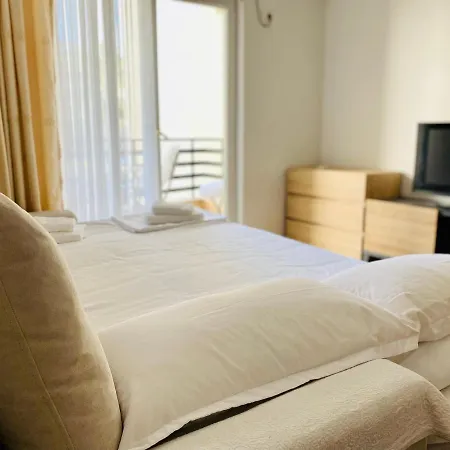 Family-Friendly Apartments Next To Premium Beach Hotel, Golem Exterior photo