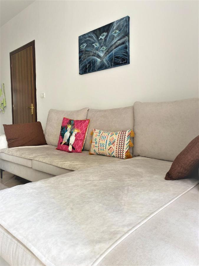 Family-friendly Next To Premium Hotel, Apartmán Golem (Tirana)